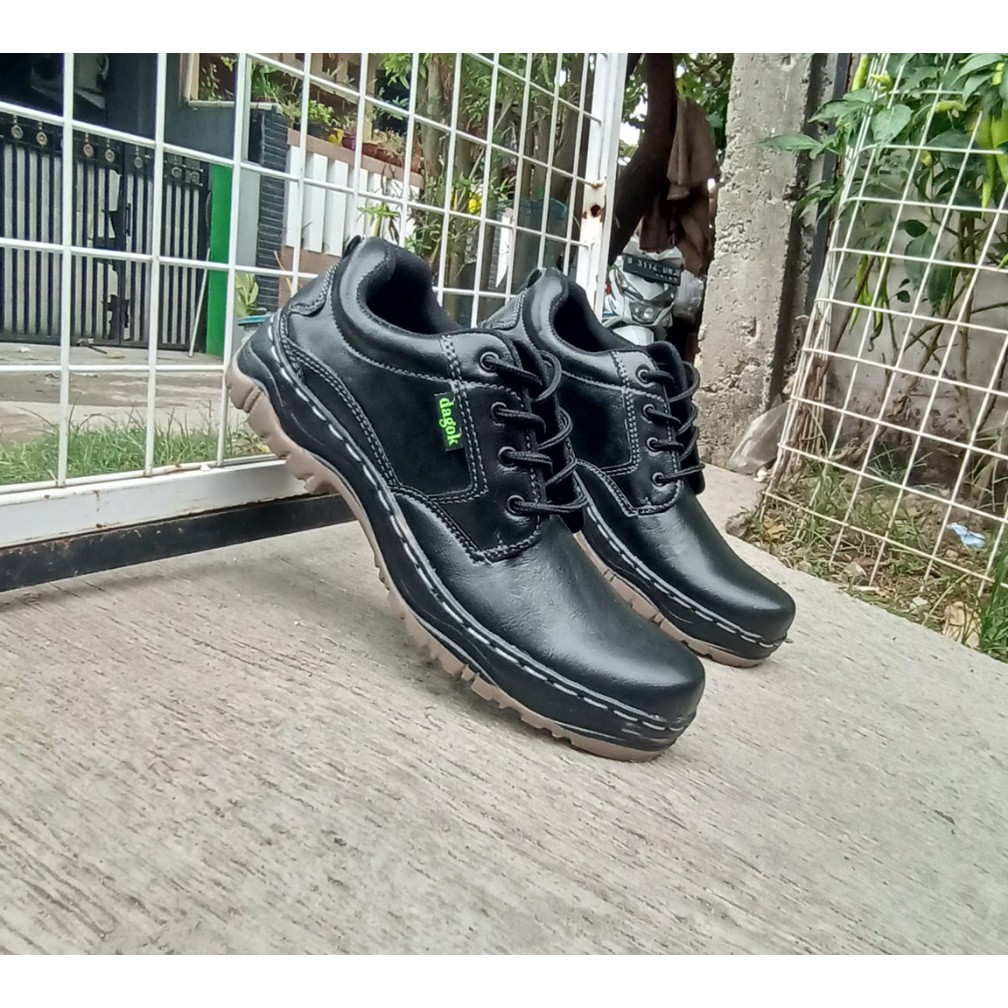 sepatu pria dewasa semi boot hitam