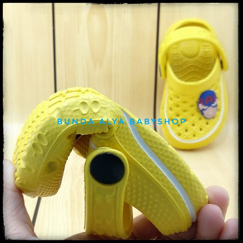 Sendal Bayi Karet Usia 6 - 12 Bulan KUNING Karet Anti Licin - Sendal Anak Cowok Anti Licin Superhero Size 18 - 19