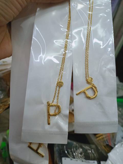 Kalung abjad titanium kualitas premium ,ready semua A-Z (tidak luntur, tidak gatal, tidak berkarat)