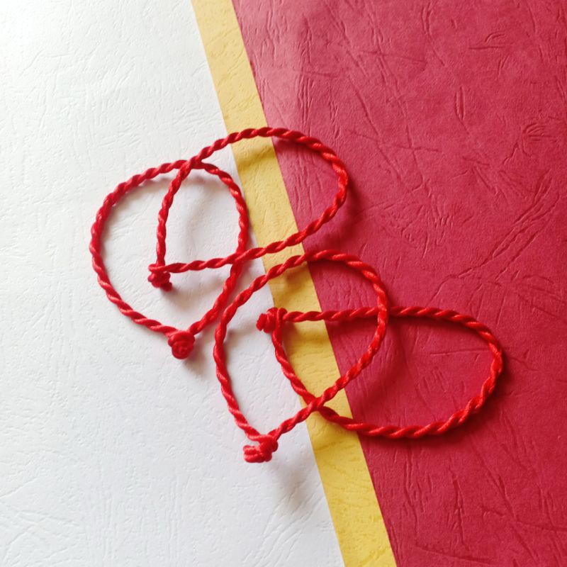 Gelang Tali Merah Keberuntungan