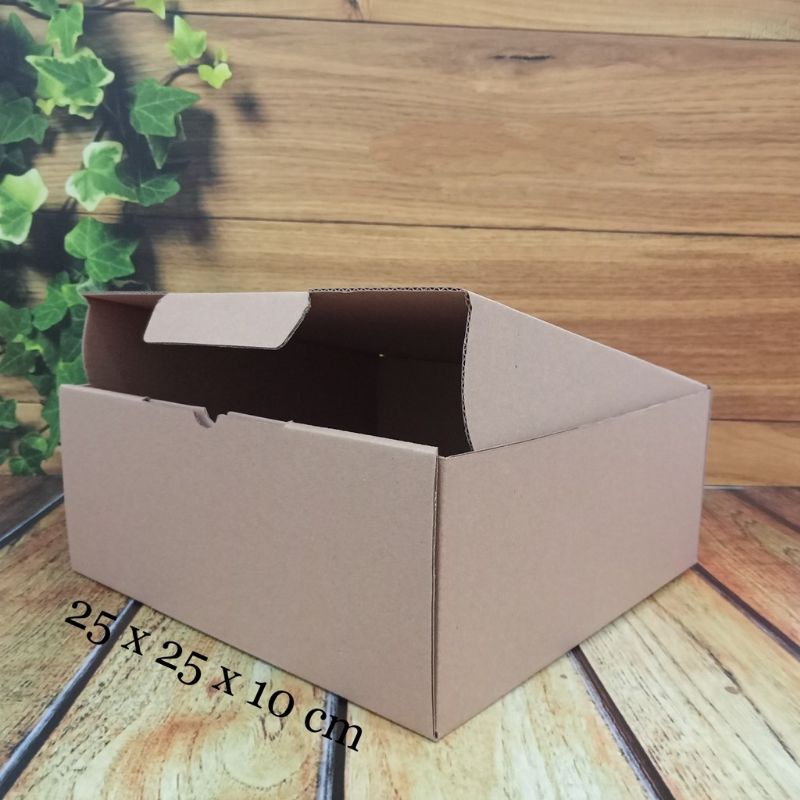 

box/kardus 25x25x10cm...die cut, kotak packing kue tart, souvenir Dll..