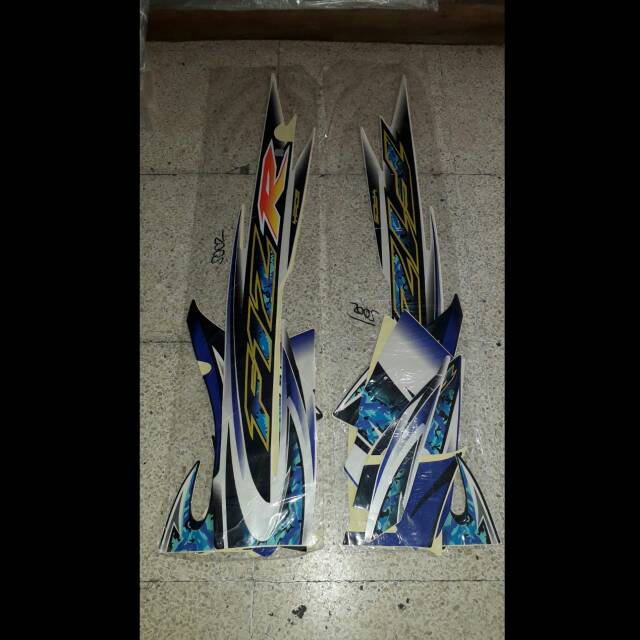 Striping sticker lis motor yamaha fiz r 2005 warna biru putih