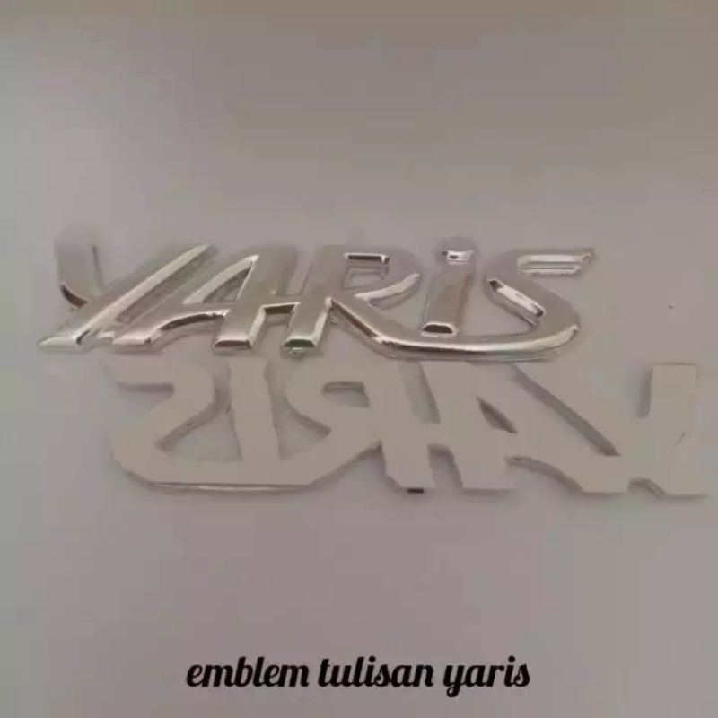 emblem atau logo tulisan YARIS toyota yaris