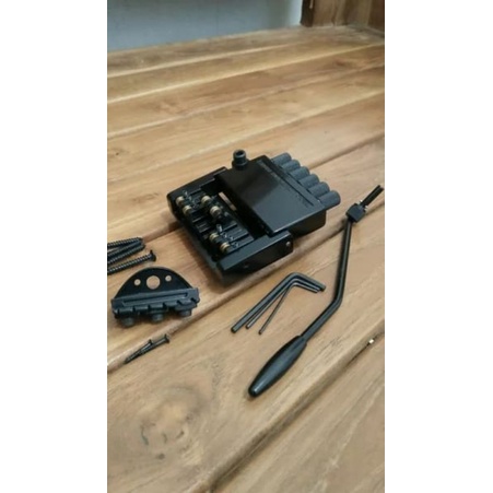 Tremolo Headless Gitar