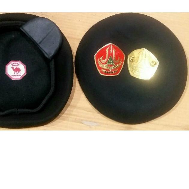 ◄ BARET CAMEL + EMBLEM BANSER ♢