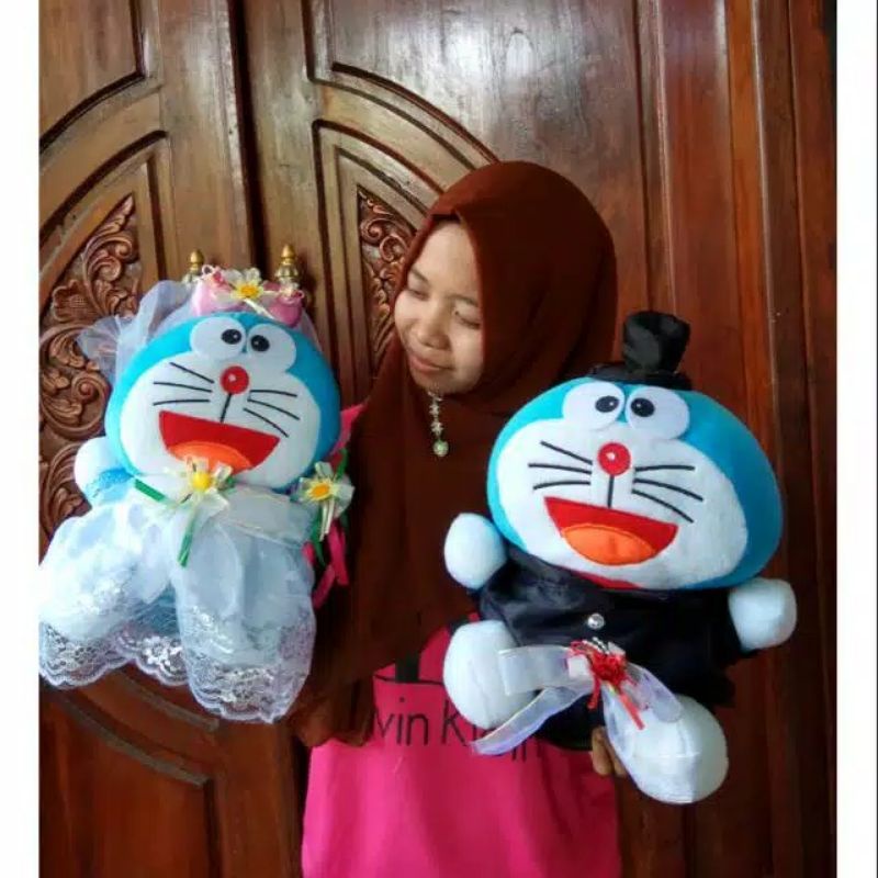 BONEKA DORAEMON COPLE WEDDING / BONEKA DORAEMON MENIKAH / DORAEMON WEDDING TERMURAH TERLARIS