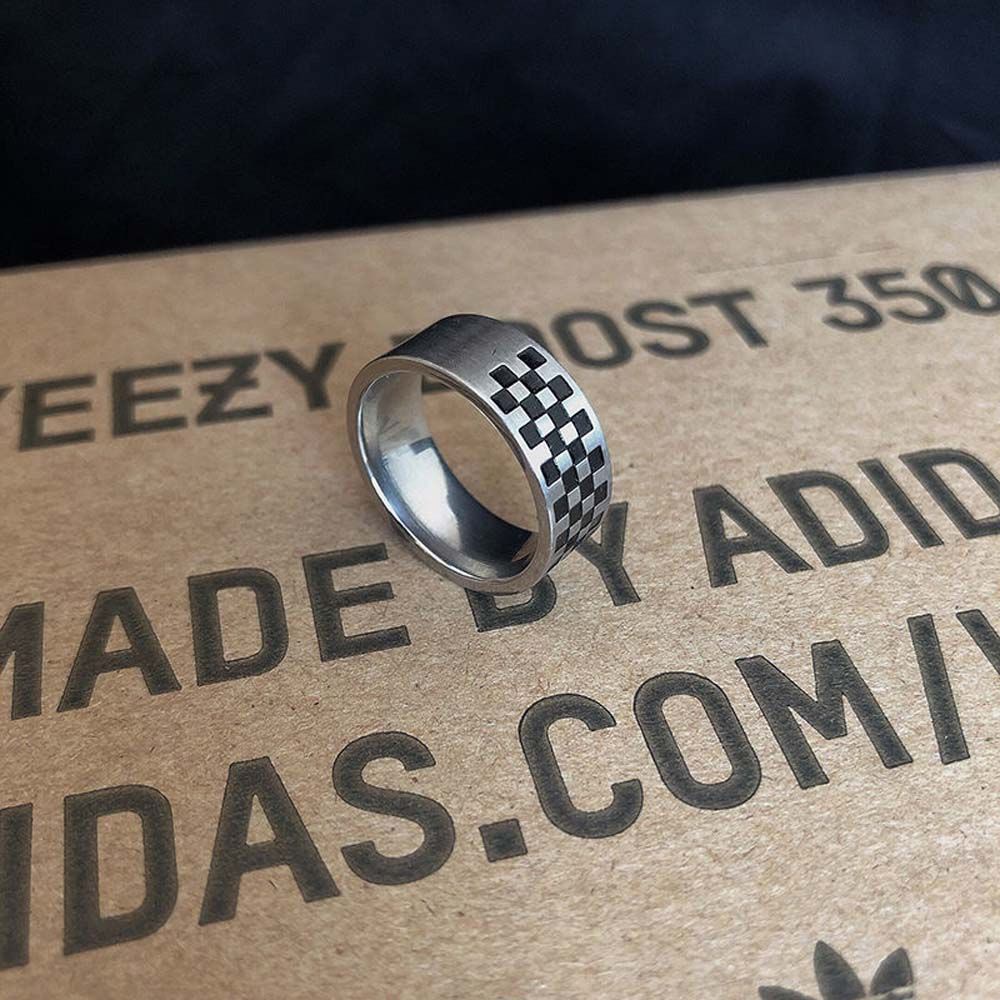 Needway  Simple Men Checker Rings Jewelry Accessories Korean Style Ring Finger Rings Colorfast Stainless Steel Cool Black and White Unisex Hip Hop Fashion Jewelry