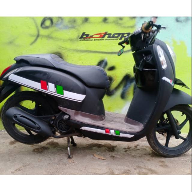 Stiker cutting scoopy grafis Italia simple