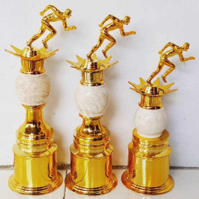 Piala lomba lari satuan piala patung lari  piala atlit lomba lari piala chrome piala marmer marmer l