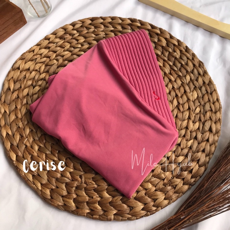 Bergo Hamidah Jilbab Jersey Menutup Dada Kerudung Olahraga Instan Premium-Cerise