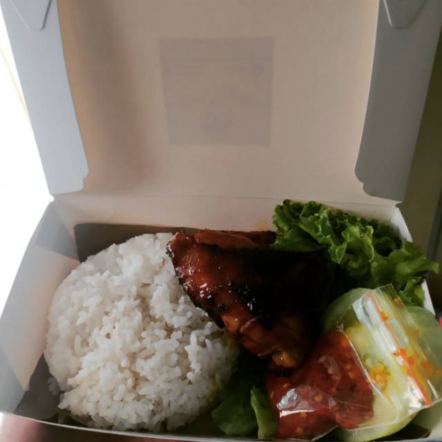 

Paket hemat nasi ayam bakar