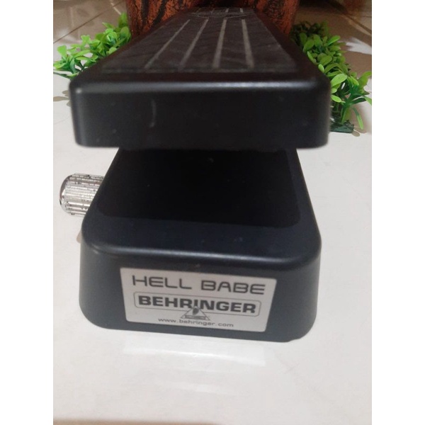 Behringer Hell Babe efek pedal WAH WAH