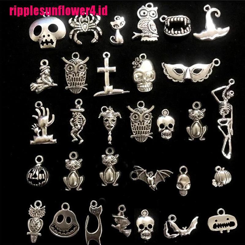 50pcs Liontin Bentuk Tengkorak Kelelawar Halloween Warna Silver Untuk Membuat Perhiasan DIY