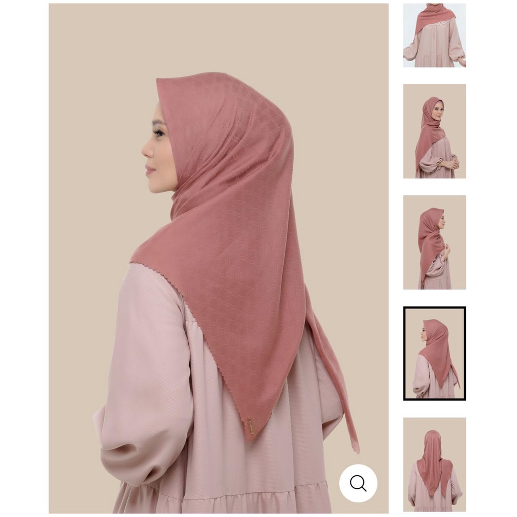 scarft wearing klamby - the classic monogram scarf Brick-new