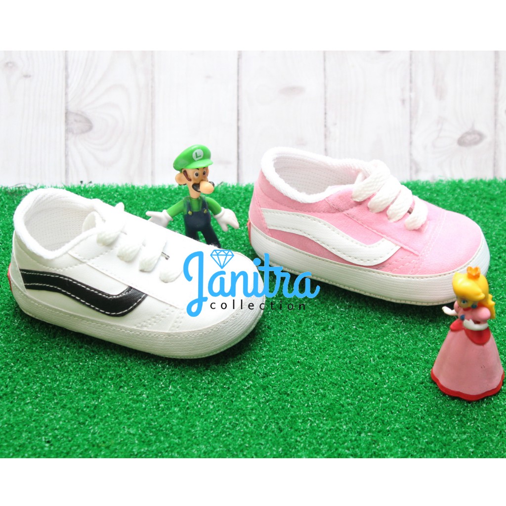 janitra baby shoes prewalker sepatu bayi gendong dan belajar jalan VNS white