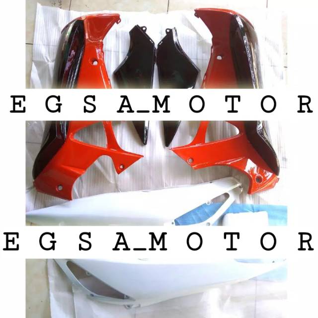 BODY BELAKANG+SAYAP DEPAN HONDA SUPRA X 125 TH 2005-2006 WARNA PUTIH MERAH