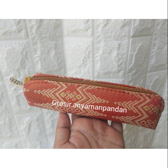 

TEMPAT PENSIL LEUPEUT BATIK SONGKET / tempat pensil anyaman