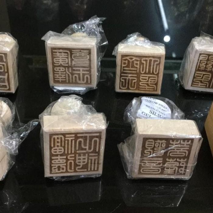 

Stempel Dewa Thai Shang Lao Jin Kayu Ukir Kualitas Terbaik