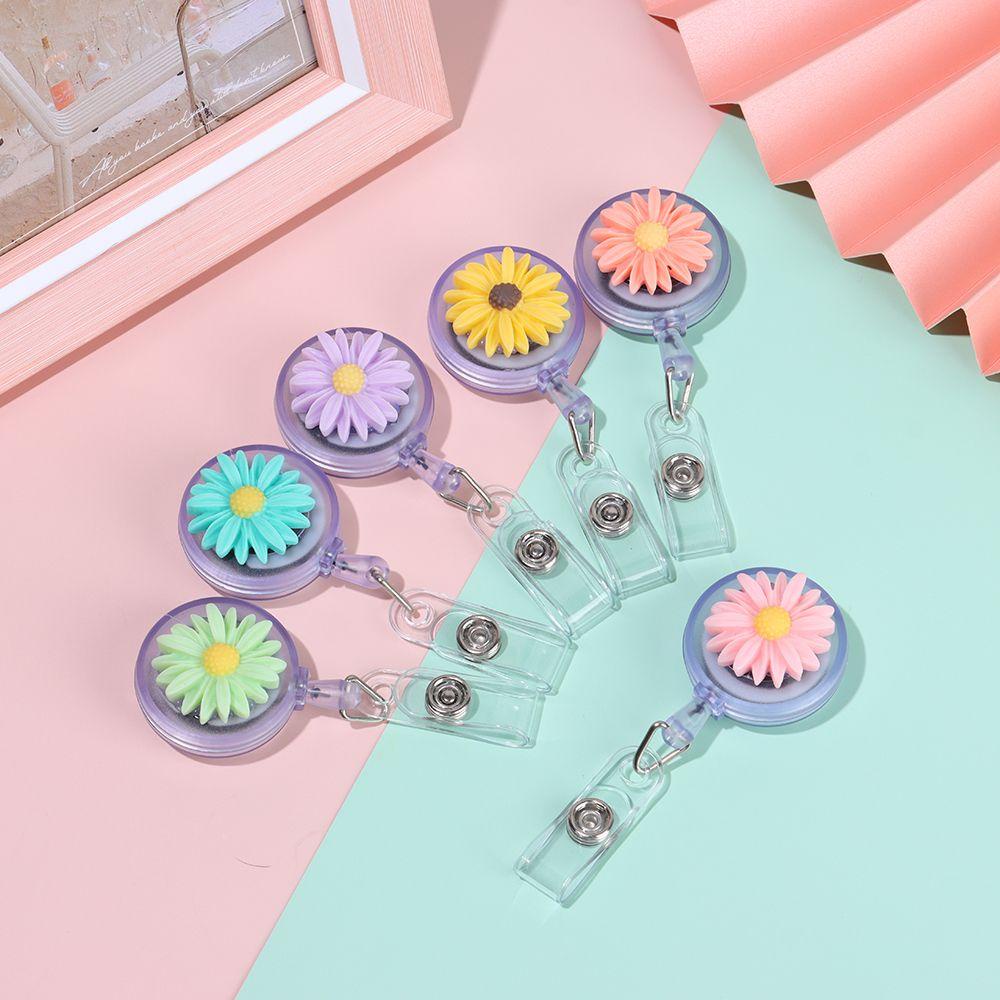 Top Badge Retractable Motif Bunga Daisy Bahan Resin Untuk Perawat