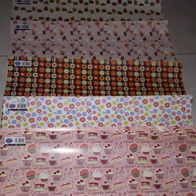 

BUNGKUS KERTAS KADO/ KERTAS KADO/Random