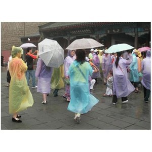 Jas Mantel Hujan Plastik sekali Pakai