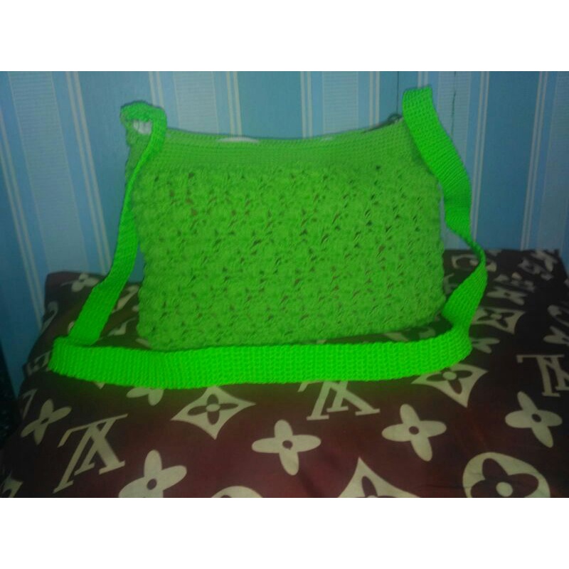 TAS SELEMPANG RAJUT MOTIF FLOWERS