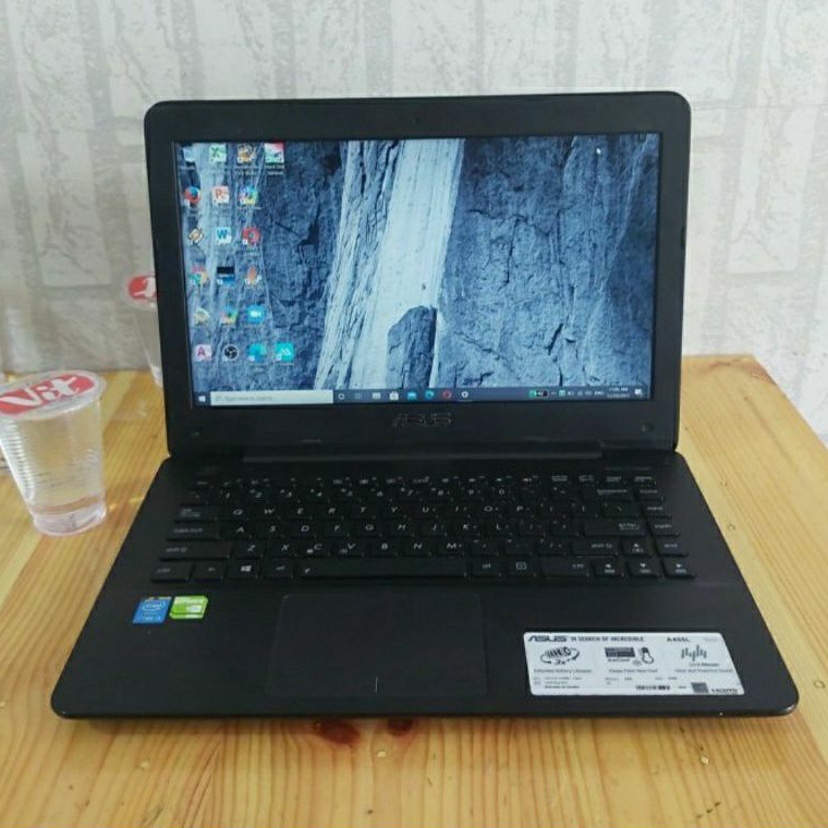 Laptop Asus X455LF/A455L Cor i3-5005U dualvga Nvdia Geforce 930M dedicated 2GB Ram 4GB/500GB windows 10