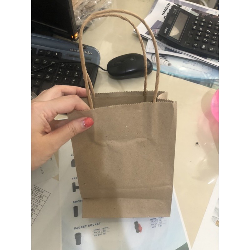 

Paperbag Kraft Tali 14x6x19cm (M) 25 PCS Souvenir Kantong Kertas Coklat Tali