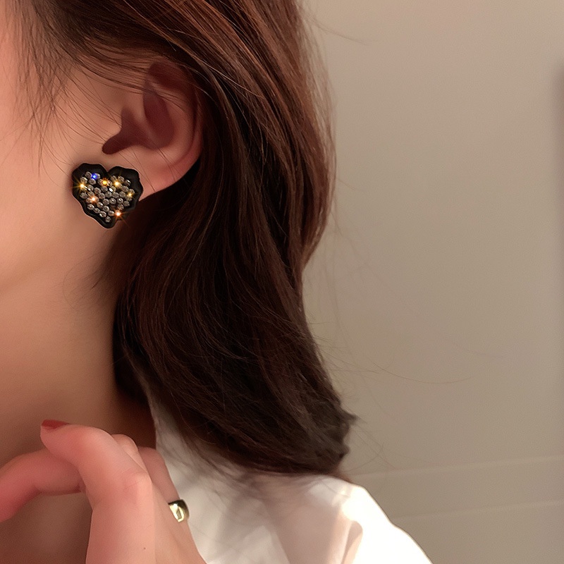 Anting Kait Gantung Wanita Desain Bunga Hitam Hati Berlian Imitasi Gaya Simple Untuk Hadiah