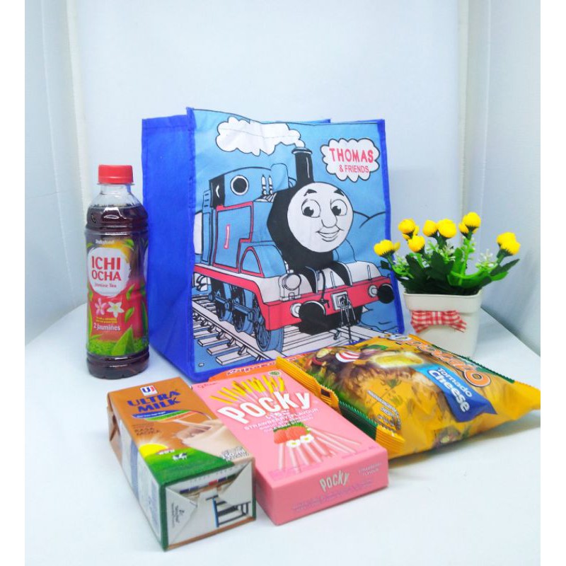 

Goodiebag ultah tenteng spunbond medium motif karakter kartun