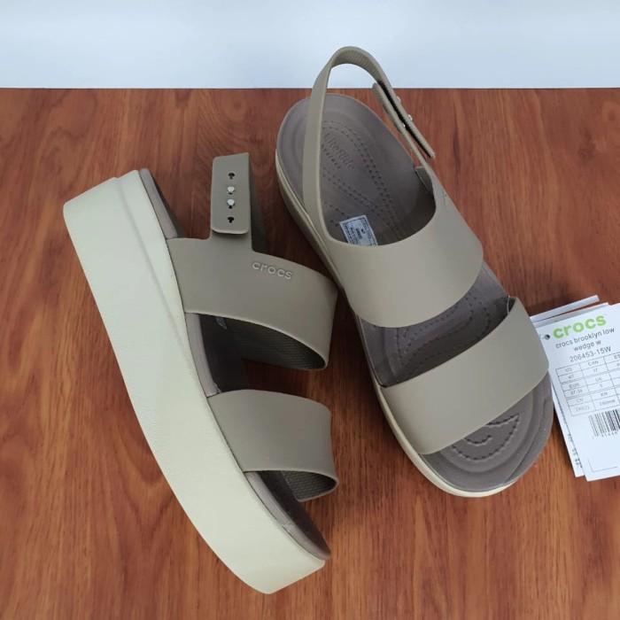 SEPATU SANDAL CROCS WANITA BROKLYN LOW TALI WEDGES MID ORIGINAL CROCS PROMO