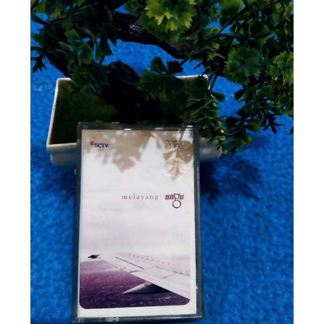 Kaset pita- Ungu/melayang