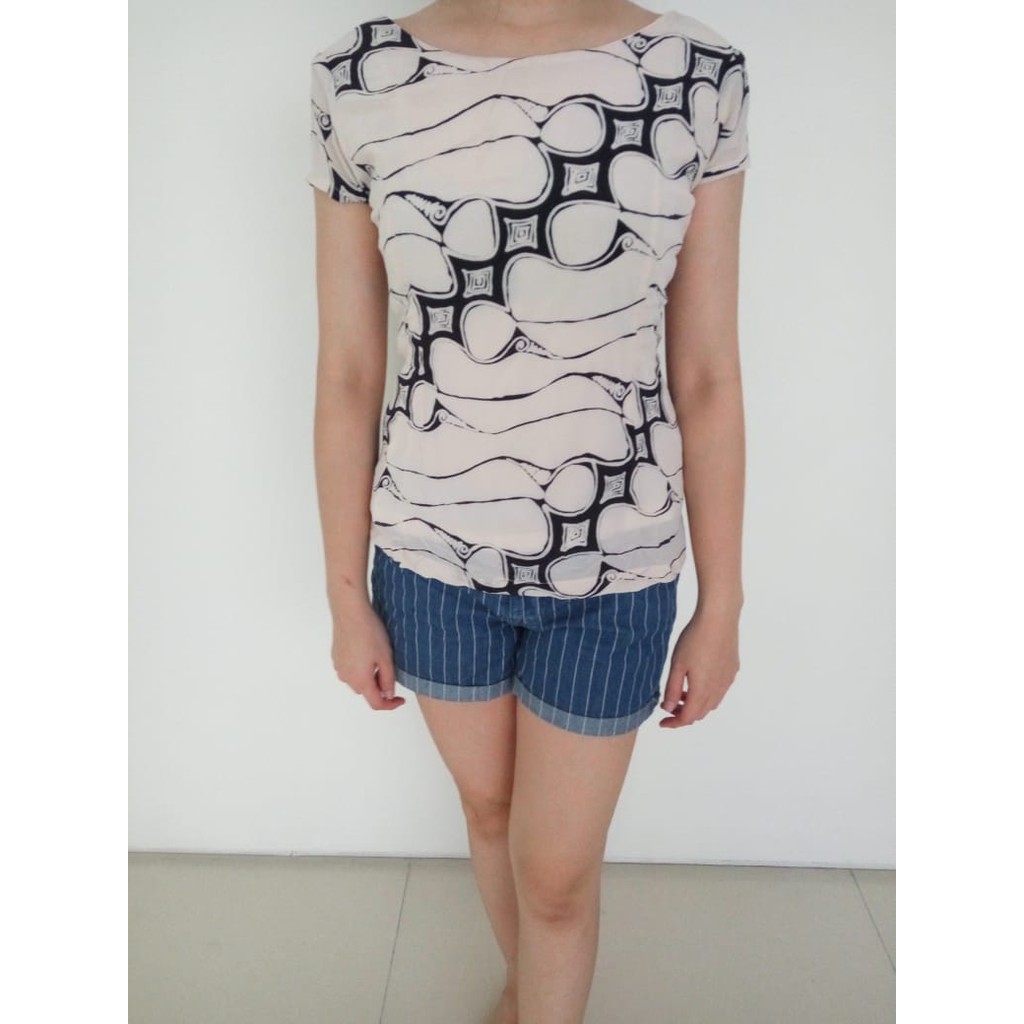 SALE Baju batik wanita warna cream dan hitam bermotif kekinian