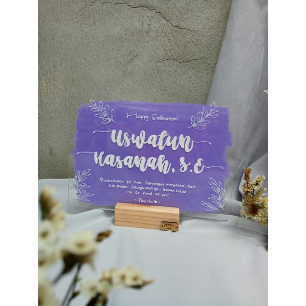 Kado wisuda |Akrilik lettering| Acrylic lettering| Hampers