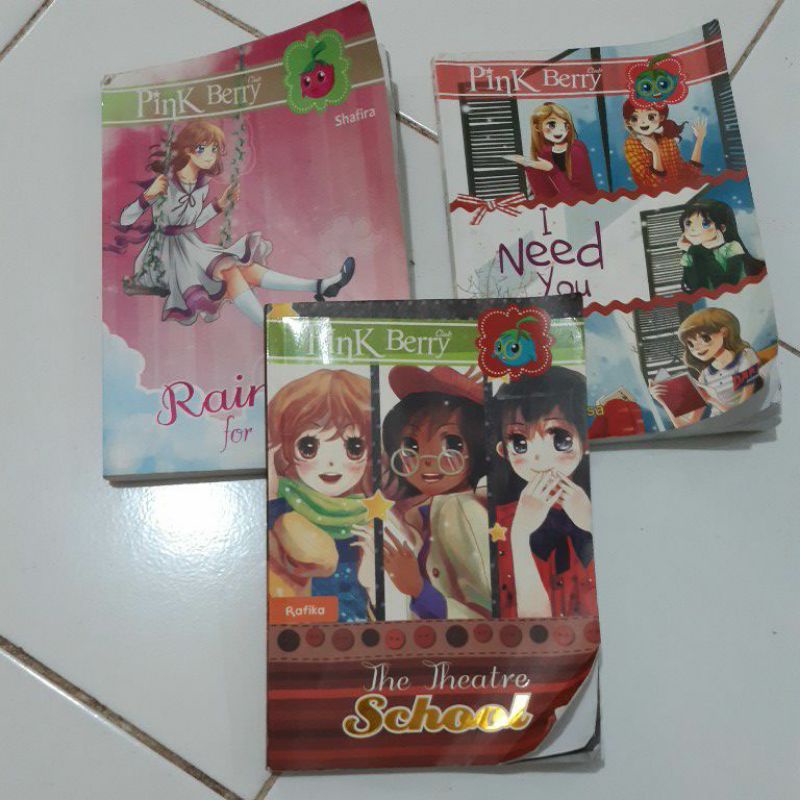 Preloved: Buku Cerita Pink Berry club