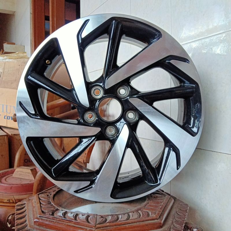 Velg Mobil Toyota Rush Ring 17, Lubang 5, PCD 114 (Original)