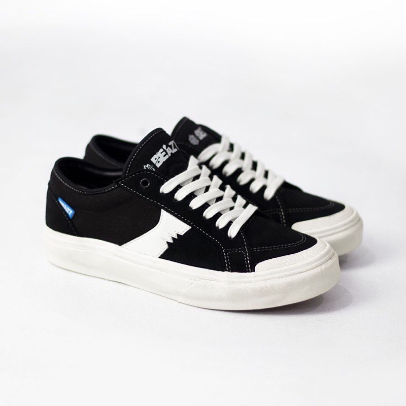 sepatu beazt radix black white