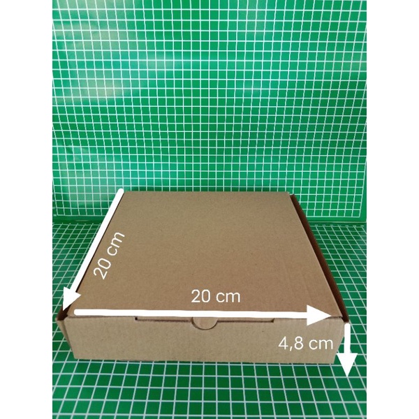 

Kardus box Eflute 20x20x4,5 die cut pizza/hampers/souvenir/kue/cake