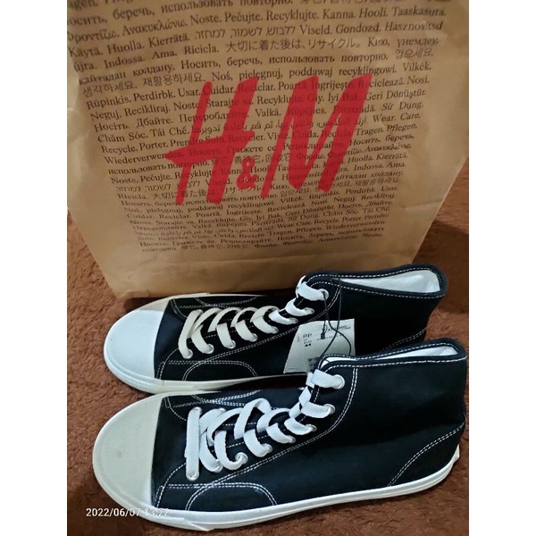 Sepatu canvas H&M