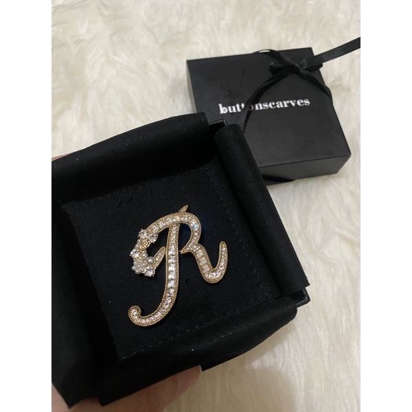 Buttonscarves Alphabet Brooch R Gold