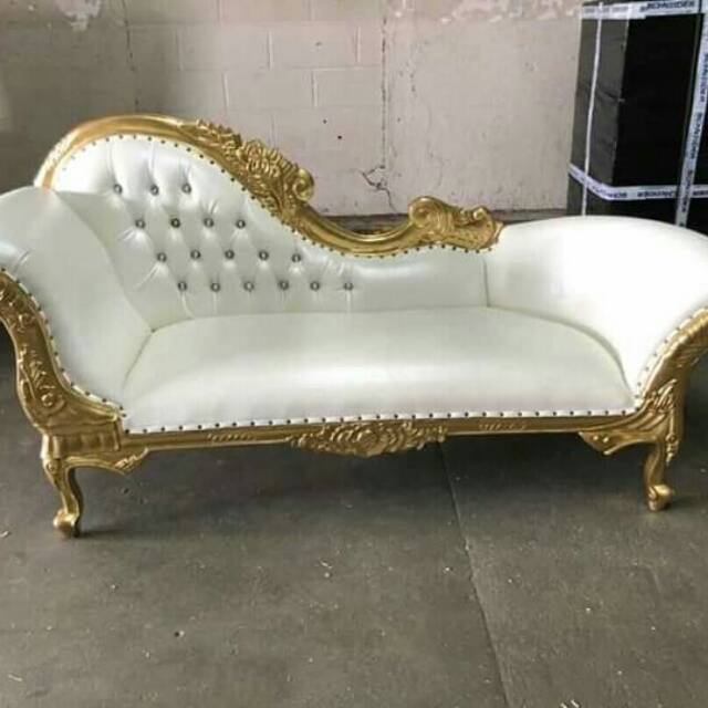 Kursi sofa louis gold