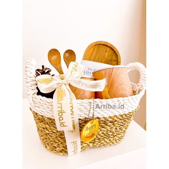 

SET HADIAH PERNIKAHAN EXCLUSIVE/HAMPERS KAYU SET/KAYU JATI/HAMPERS WEDDING