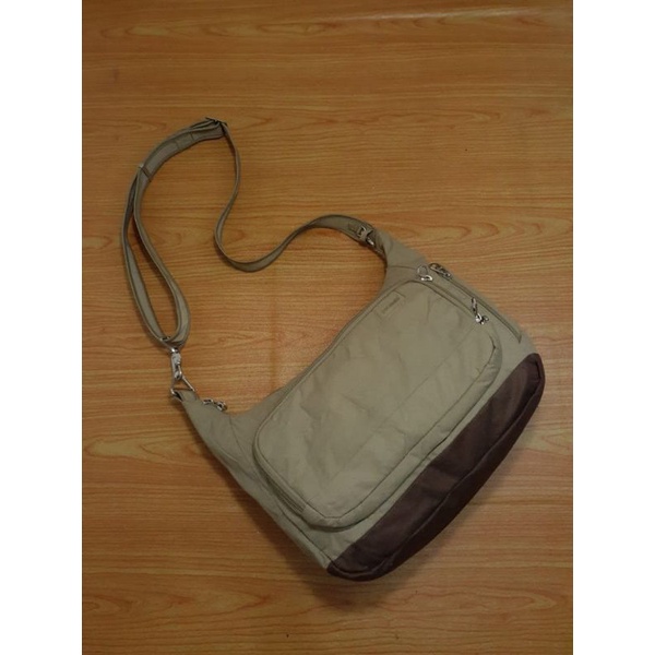 SLING BAG PACSAFE SECOND BRANDED PRELOVED.