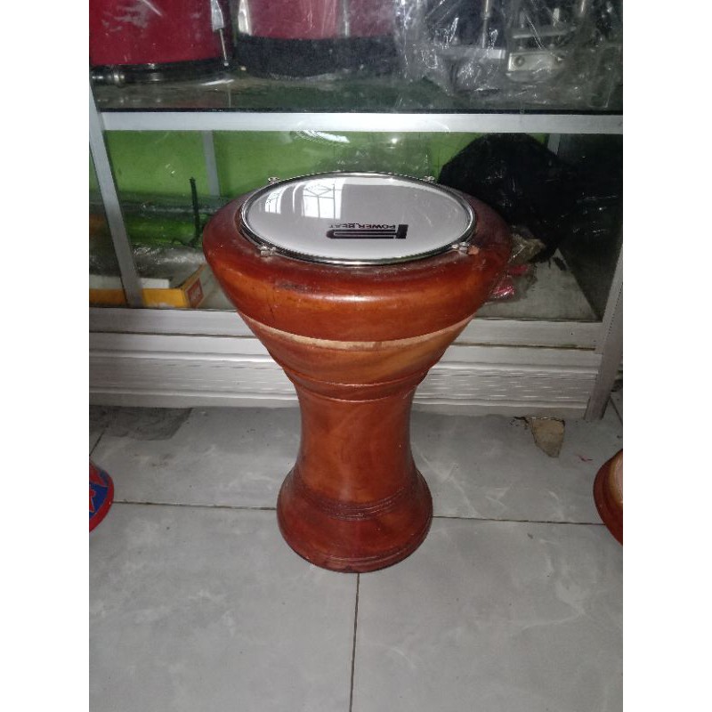 Tumbuk batu (Darbuka kayu)