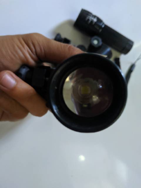 Lampu depan sepeda taffled flashligt 2000 lumens + mount/holder (baterai not include)