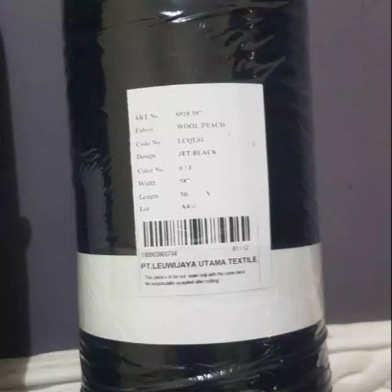 Kain Super Hitam Jet Black Leuwitex