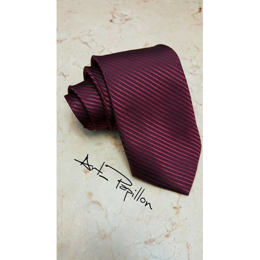 Dasi Garis Merah Maroon