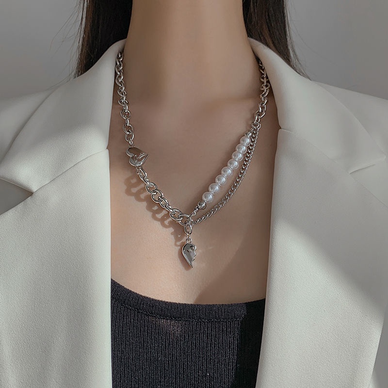 Kalung Rantai Klavikula Desain Hati Ganda Aksen Mutiara Warna Silver Untuk Aksesoris