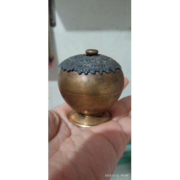 Tempat sirih kuno dan antik