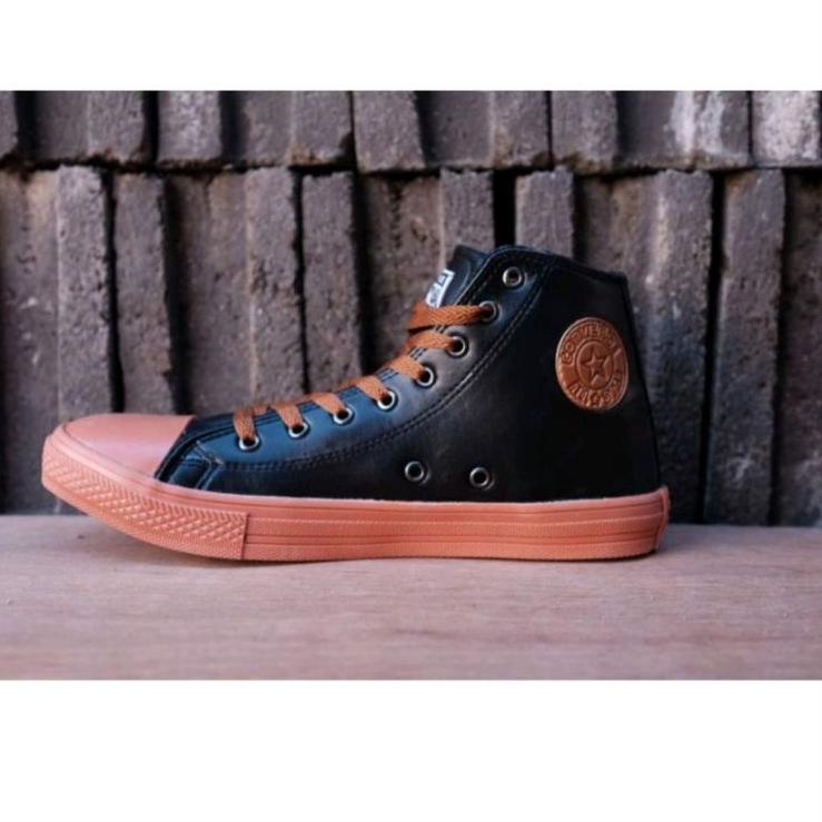 Muraaaahh.. sepatu Converse all star boots kulit